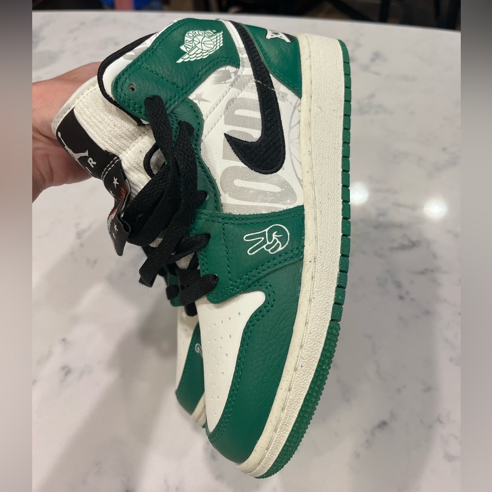 Nike Air Jordan 1 Mid SE Pine Green and Black NWT - Picture 8 of 12